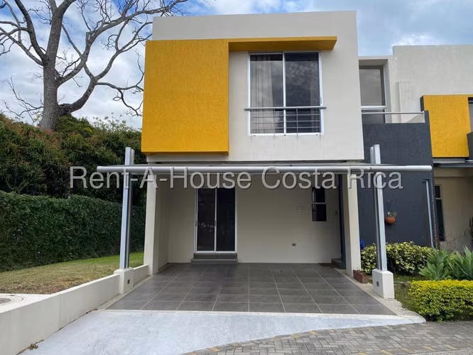 Beautiful house for rent in exclusive Royal Gold condo, Santa Ana Piedad