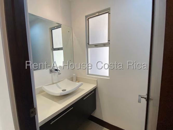 Se alquila hermosa casa esquinera en exclusivo condominio Oro Real, Santa Ana Piedades - Imagen 15