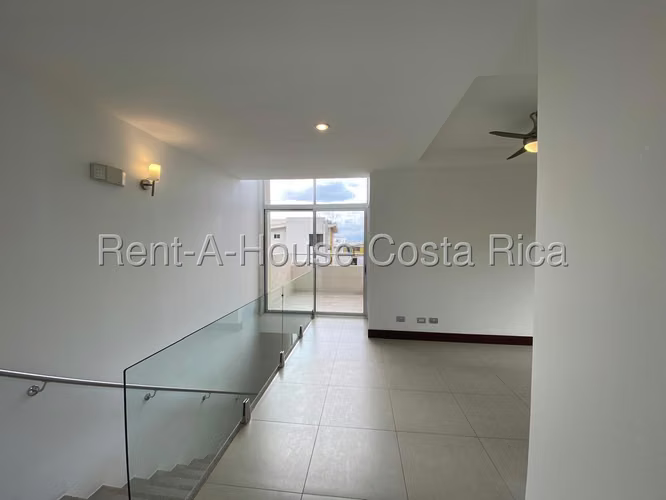 Se alquila hermosa casa esquinera en exclusivo condominio Oro Real, Santa Ana Piedades - Imagen 6