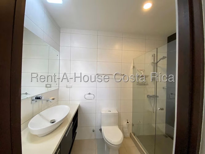 Se alquila hermosa casa esquinera en exclusivo condominio Oro Real, Santa Ana Piedades - Imagen 10