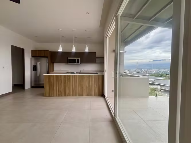 Rebajado.Apartamento listo para estrenar, con increíbles vistas y amplio patio. - Imagen 2