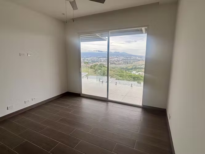 Rebajado.Apartamento listo para estrenar, con increíbles vistas y amplio patio. - Imagen 7