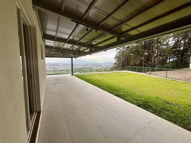 Rebajado.Apartamento listo para estrenar, con increíbles vistas y amplio patio. - Imagen 12