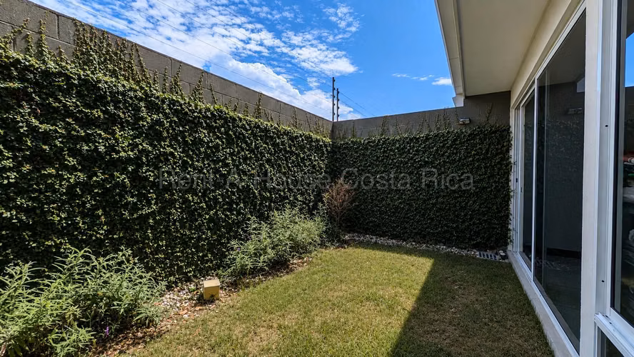 Venta de Casa en Condominio Altos de Sabanilla Montes de Oca