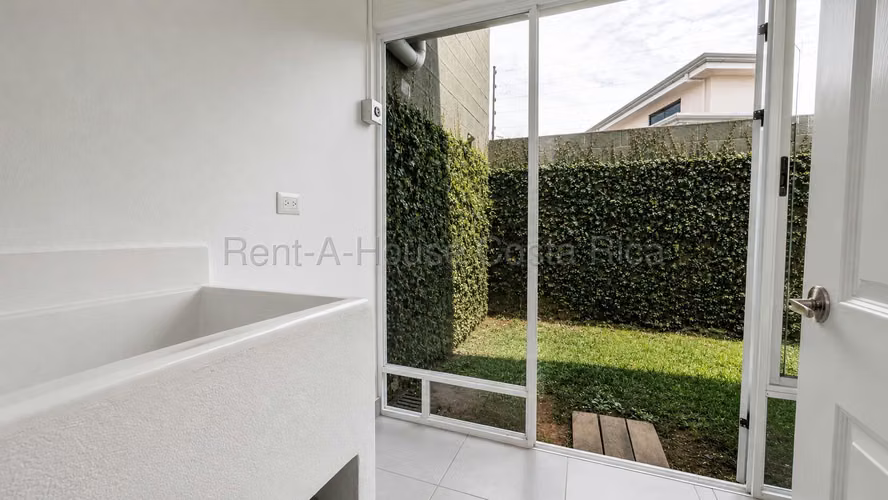 Venta de Casa en Condominio Altos de Sabanilla Montes de Oca