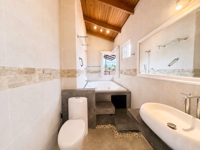 CASA LOS LAURELES, ESCAZÚ |