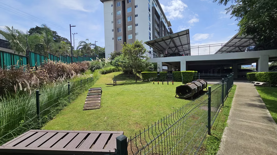 Rebajado! Venta moderno apartamento en Condominio CAIA, Bello Horizonte, Escazú!
