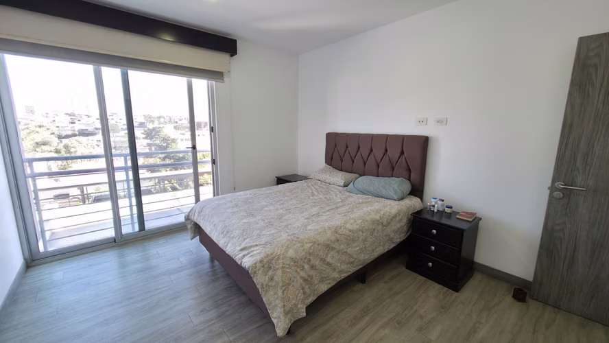 Rebajado! Venta moderno apartamento en Condominio CAIA, Bello Horizonte, Escazú!
