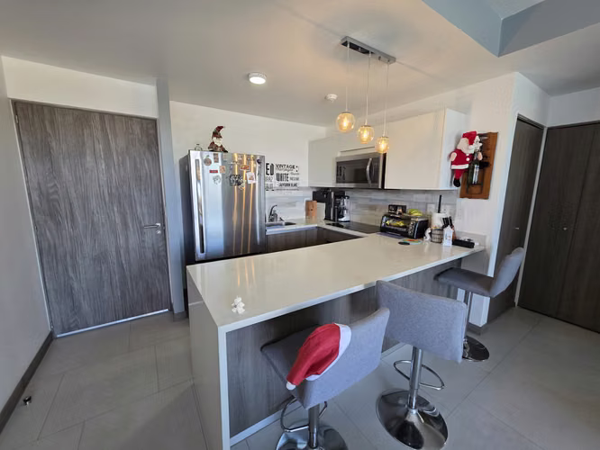 Rebajado! Venta moderno apartamento en Condominio CAIA, Bello Horizonte, Escazú!