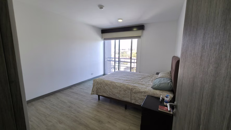 Rebajado! Venta moderno apartamento en Condominio CAIA, Bello Horizonte, Escazú!