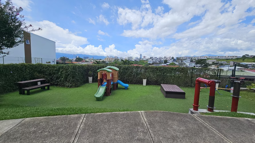 Rebajado! Venta moderno apartamento en Condominio CAIA, Bello Horizonte, Escazú!