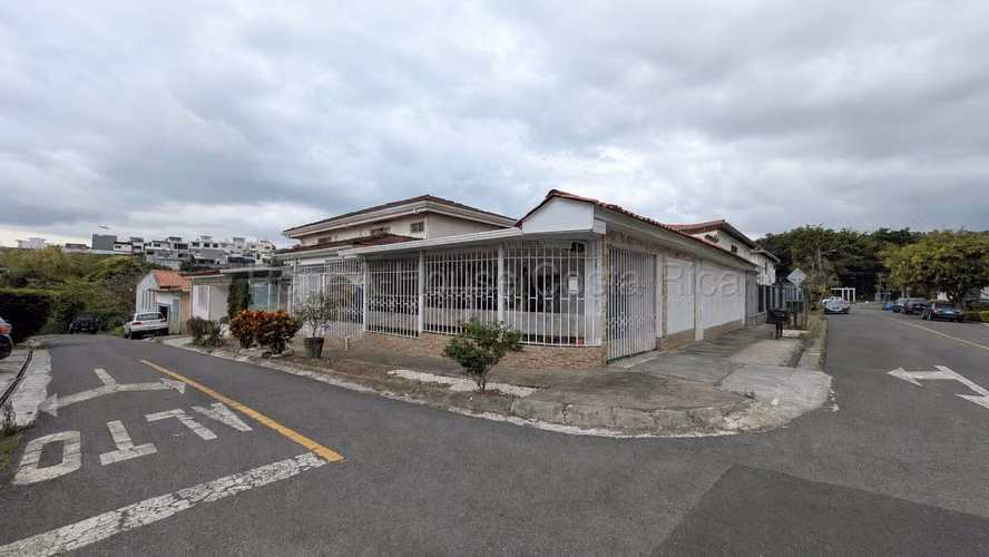 Venta de Propiedad con 6 apartamentos en La Suiza San Rafael Escazú - Imagen 1