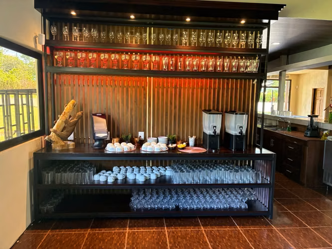 ¡GRAN REBAJA!  Alquiler de Restaurante totalmente equipado por solo $3,000 al mes  LCSR