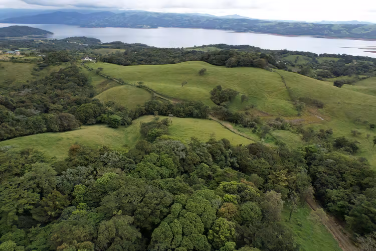 Private Farm with Breathtaking Lake and Volcano Views in Tilarán