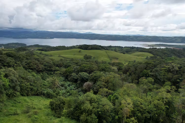 Finca Privada con Vista al Lago Arenal y Volcán en Tilarán - Imagen 9