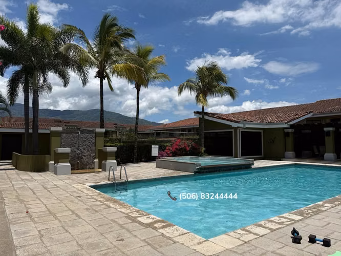 VENTA DE CASA UBICADA EN POZOS, SANTA ANA