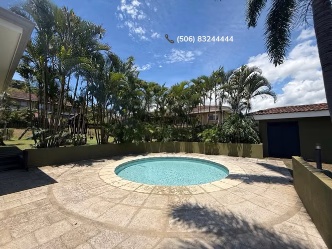 VENTA DE CASA UBICADA EN POZOS, SANTA ANA