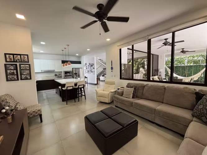 Se vende casa contemporánea en Bosques de Carao, Pozos