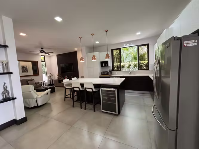 Se vende casa contemporánea en Bosques de Carao, Pozos