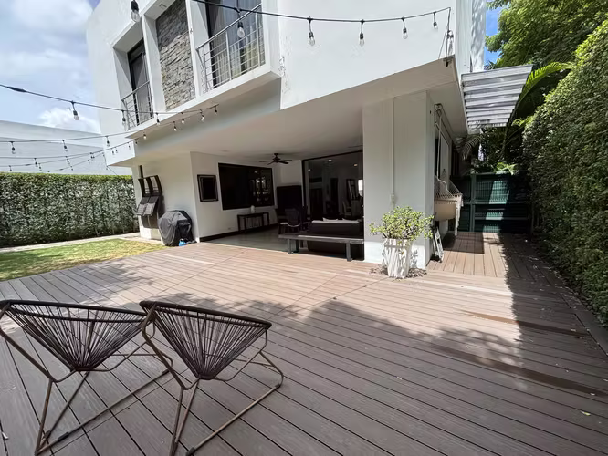 Se vende casa contemporánea en Bosques de Carao, Pozos