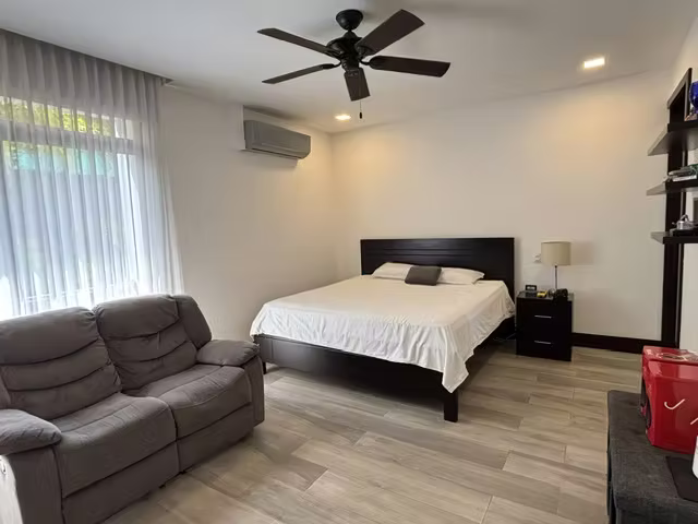 Se vende casa contemporánea en Bosques de Carao, Pozos