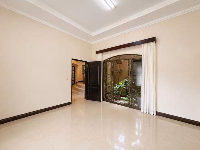 Venta de casa de dos plantas. El Gregal, Curridabat (SV)