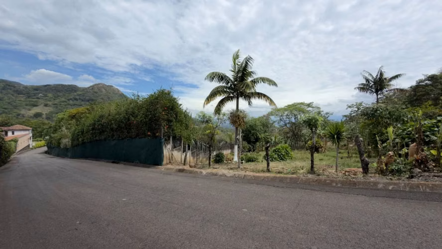 En venta, Quinta en Salitral de Santa Ana en residencial cerrado