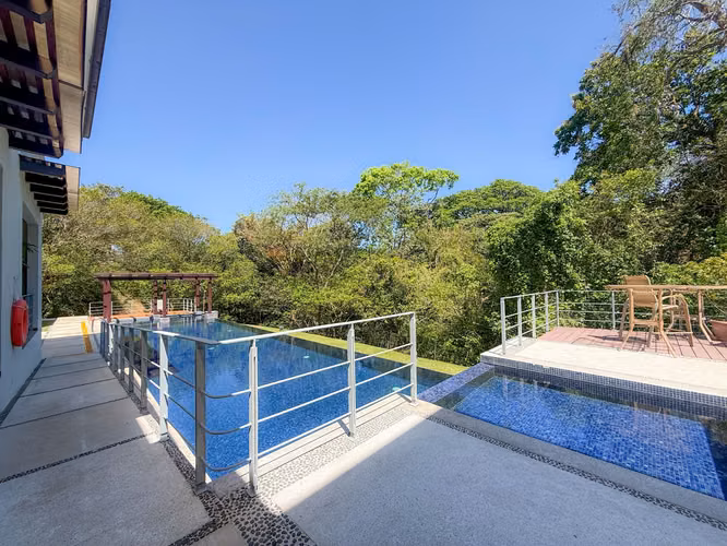 VENTA DE CASA CONTEMPORÁNEA EN CIUDAD COLÓN*