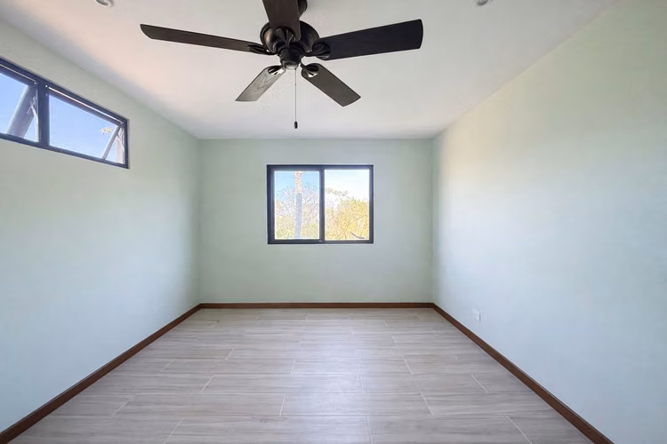 VENTA DE CASA CONTEMPORÁNEA EN CIUDAD COLÓN*