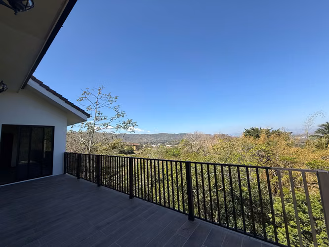 VENTA DE CASA CONTEMPORÁNEA EN CIUDAD COLÓN*