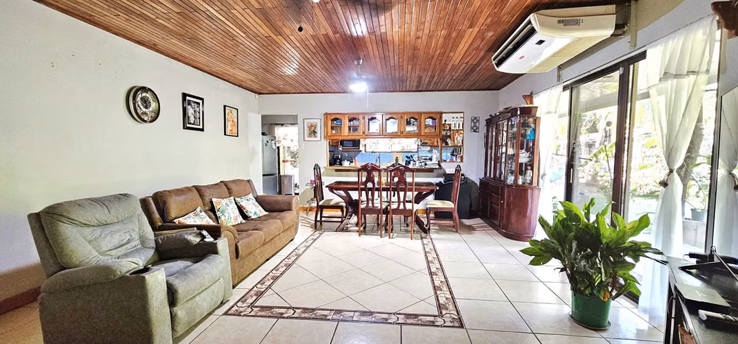 Venta de Casa en Guanacaste AMPLIA ZONA VERDE
