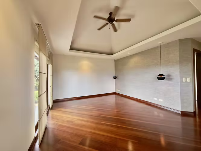 Casa para la venta o alquiler en Condominio con vista en Guachipelin - Imagen 17