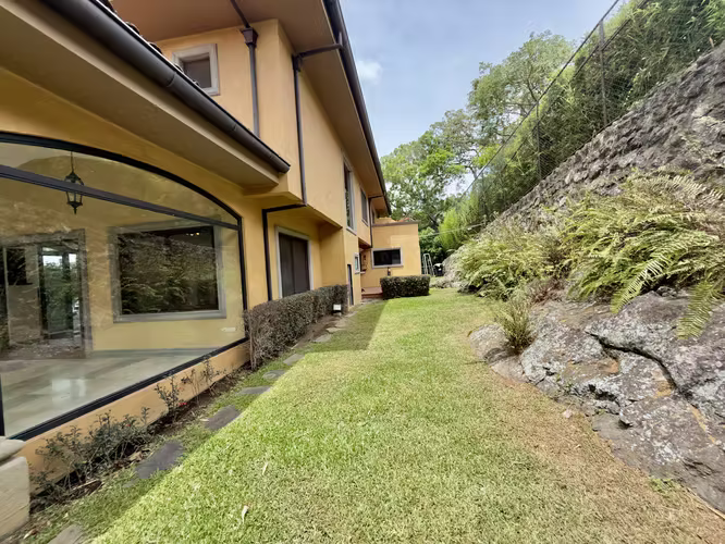 Casa para la venta o alquiler en Condominio con vista en Guachipelin - Imagen 19