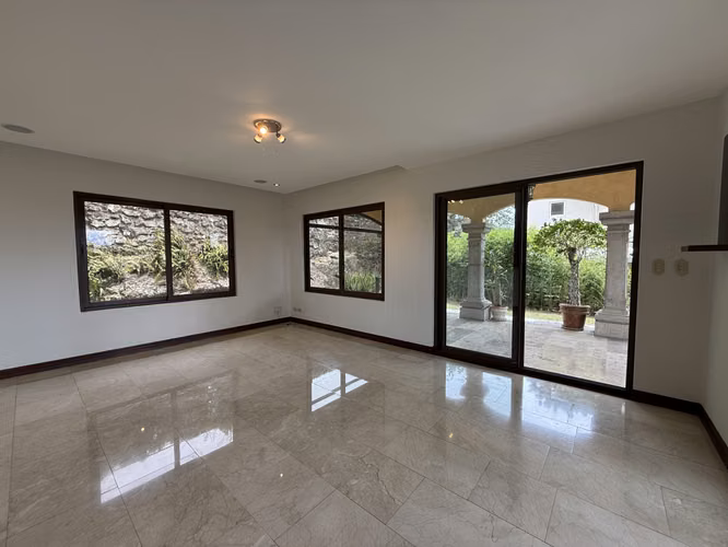 Casa para la venta o alquiler en Condominio con vista en Guachipelin - Imagen 5