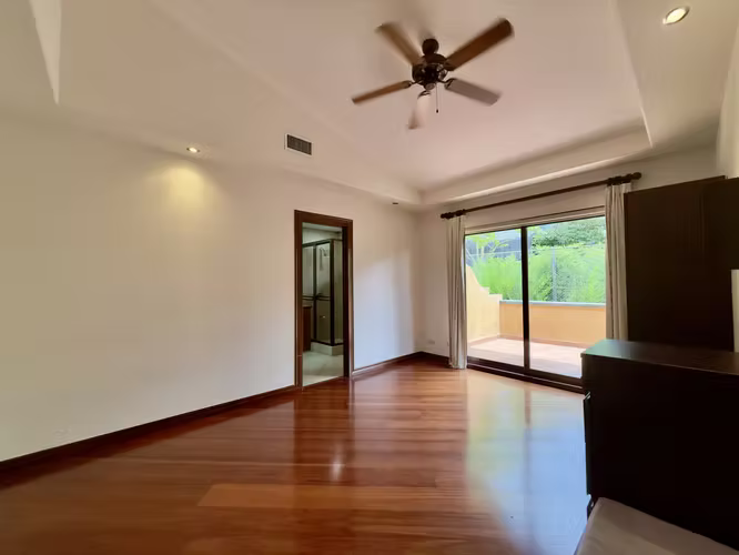 Casa para la venta o alquiler en Condominio con vista en Guachipelin - Imagen 13