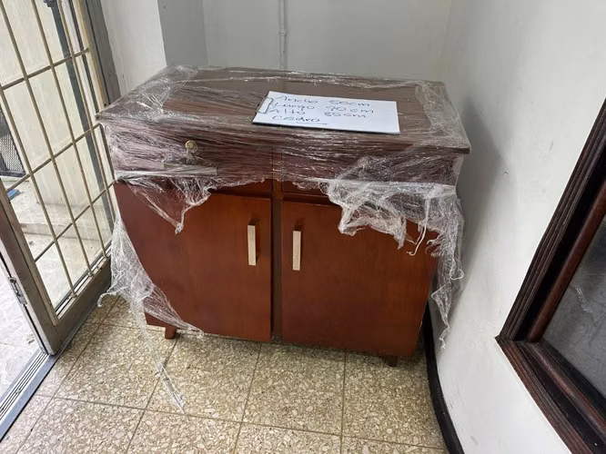 Mueble en CEDRO Con gavetas con Llaves