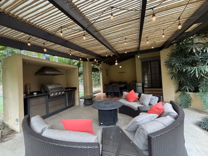 Venta de casa independiente en San Antonio de Escazu