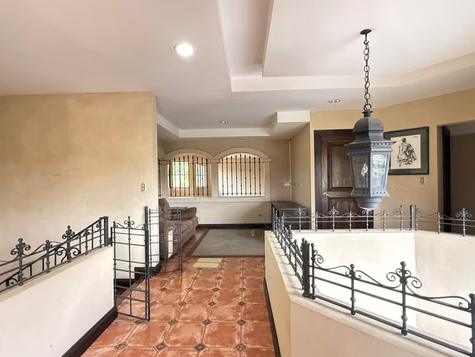 Venta de casa independiente en San Antonio de Escazu