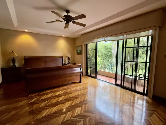 Venta de casa independiente en San Antonio de Escazu