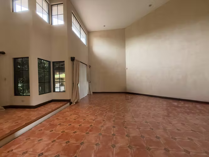Venta de casa independiente en San Antonio de Escazu