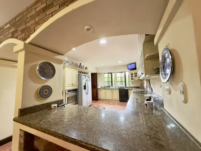 Venta de casa independiente en San Antonio de Escazu