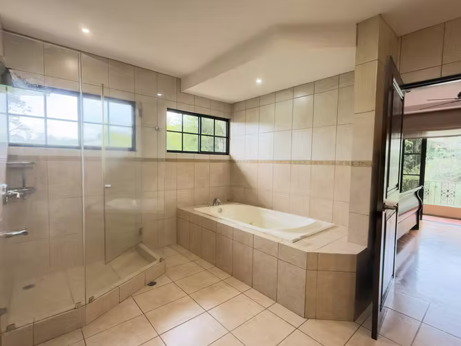 Venta de casa independiente en San Antonio de Escazu