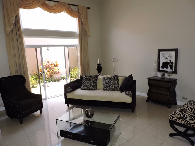 Casa en Alquiler en Heredia Ciudad Cariari - Amueblada y servicios incluidos - Imagen 2