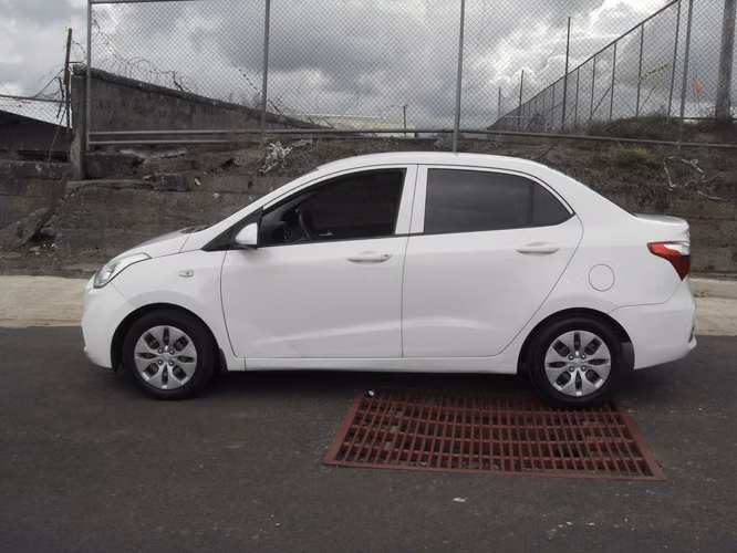 Hyundai Grand i10 Sedan Automatico 2018