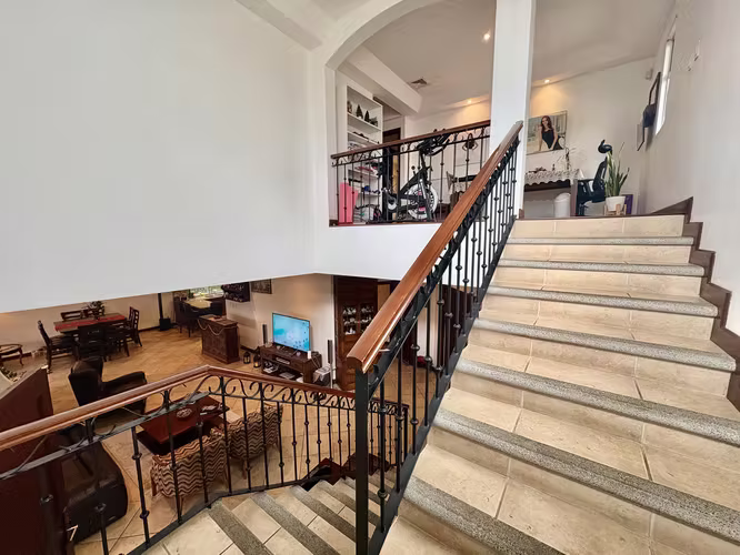 GUACHIPELIN ESCAZU! CASA ESTILO MEDITERRANEO  4 HAB + SERVICIO Y PISCINA PRIVADA