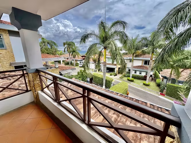 GUACHIPELIN ESCAZU! CASA ESTILO MEDITERRANEO  4 HAB + SERVICIO Y PISCINA PRIVADA