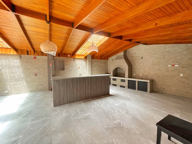 EDIFICIO EN ALQUILER, AMPLIO PARQUEO, EN ROHRMOSER!! P611