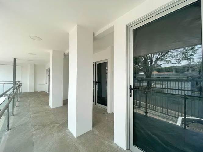 EDIFICIO EN ALQUILER, AMPLIO PARQUEO, EN ROHRMOSER!! P611