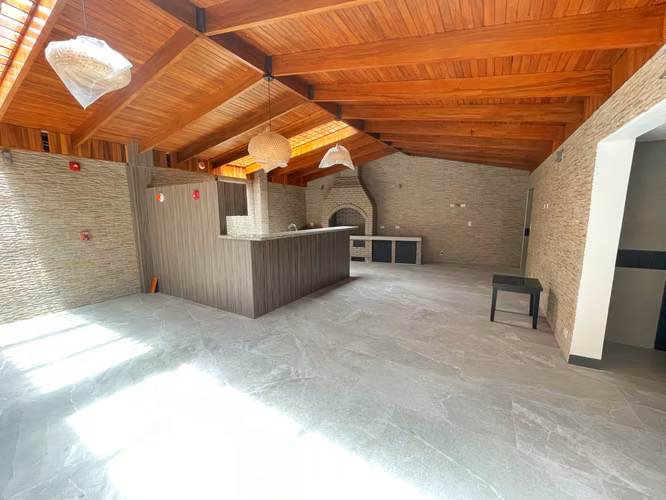 EDIFICIO EN ALQUILER, AMPLIO PARQUEO, EN ROHRMOSER!! P611