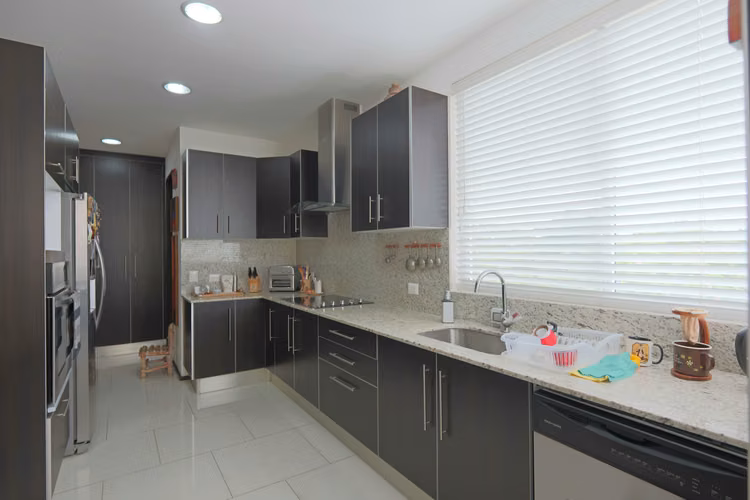Venta Amplio Apartamento en Santa Ana